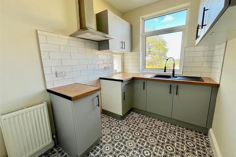 3 bedroom semi-detached house to rent, Fellside Road, Whickham, Newcastle Upon Tyne