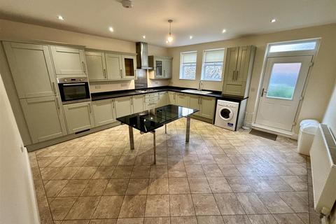 3 bedroom end of terrace house to rent, Gilesgate, Durham