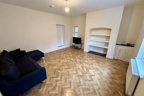 3 bedroom end of terrace house to rent, Gilesgate, Durham