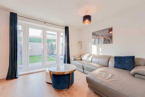 3 bedroom semi-detached house for sale, Saffory Close, Leigh-on-sea, SS9