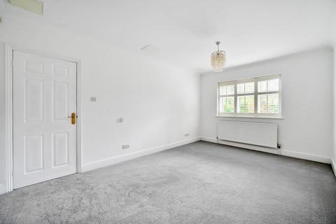 2 bedroom apartment for sale, Clevehurst, St. Georges Avenue, Weybridge, KT13