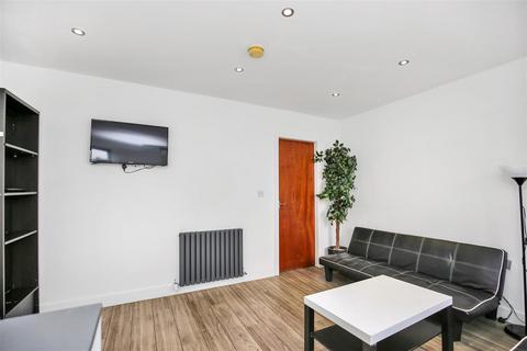 4 bedroom apartment to rent, Simpson Terrace, Newcastle Upon Tyne NE2