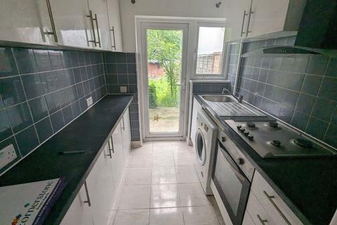 4 bedroom terraced house to rent, Grove Park SE12