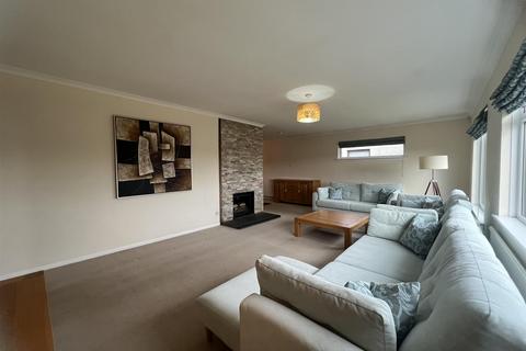 4 bedroom detached bungalow to rent, Crawfurds View, Lochwinnoch PA12