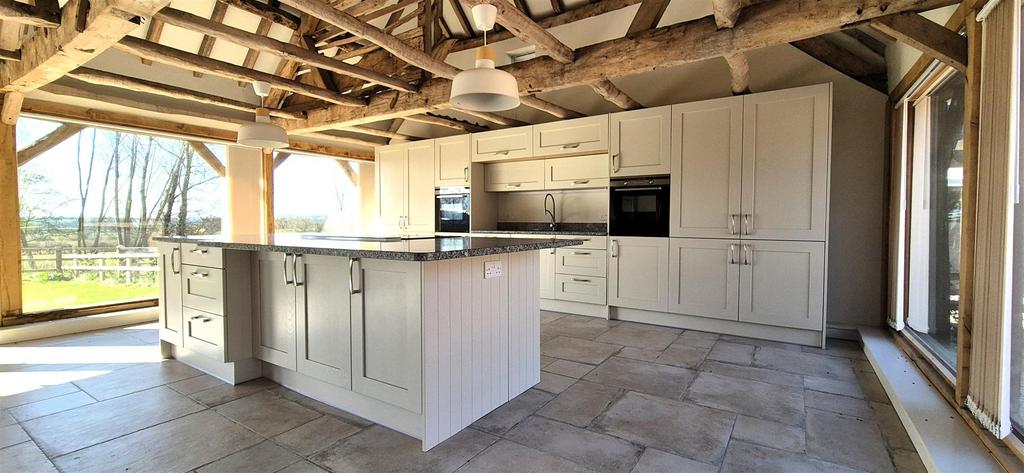 Kitchen 2.jpg