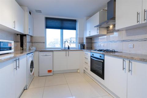 3 bedroom apartment to rent, Regent Court, Northbank, St John's Wood