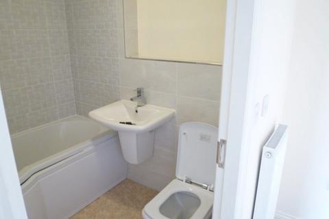 2 bedroom house to rent, Redhill Road, Castleford, WF10 3AD