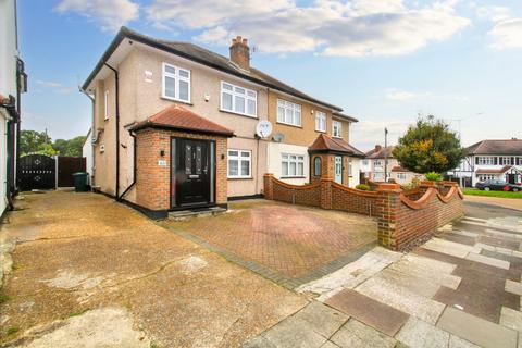 65 Derwent Drive, Hayes, UB4 8DS