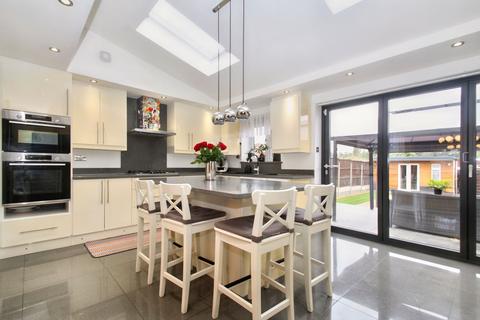 65 Derwent Drive, Hayes, UB4 8DS