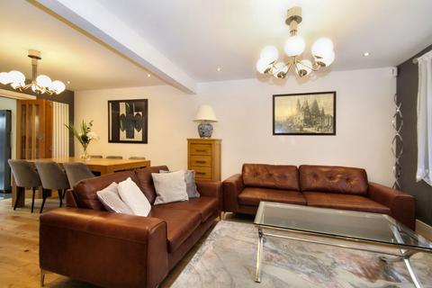 65 Derwent Drive, Hayes, UB4 8DS