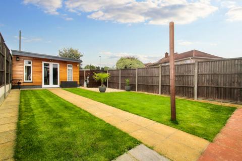 65 Derwent Drive, Hayes, UB4 8DS
