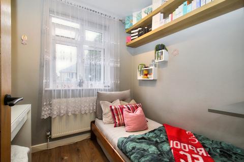 65 Derwent Drive, Hayes, UB4 8DS