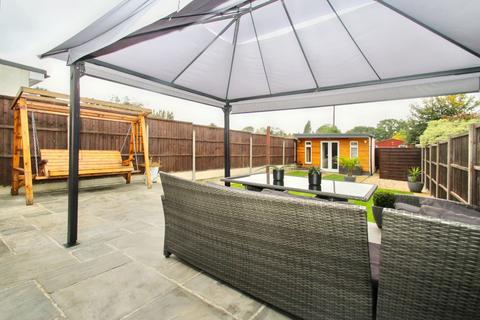65 Derwent Drive, Hayes, UB4 8DS