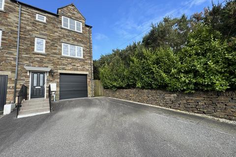 4 bedroom end of terrace house for sale, Gwithian Road, St. Austell