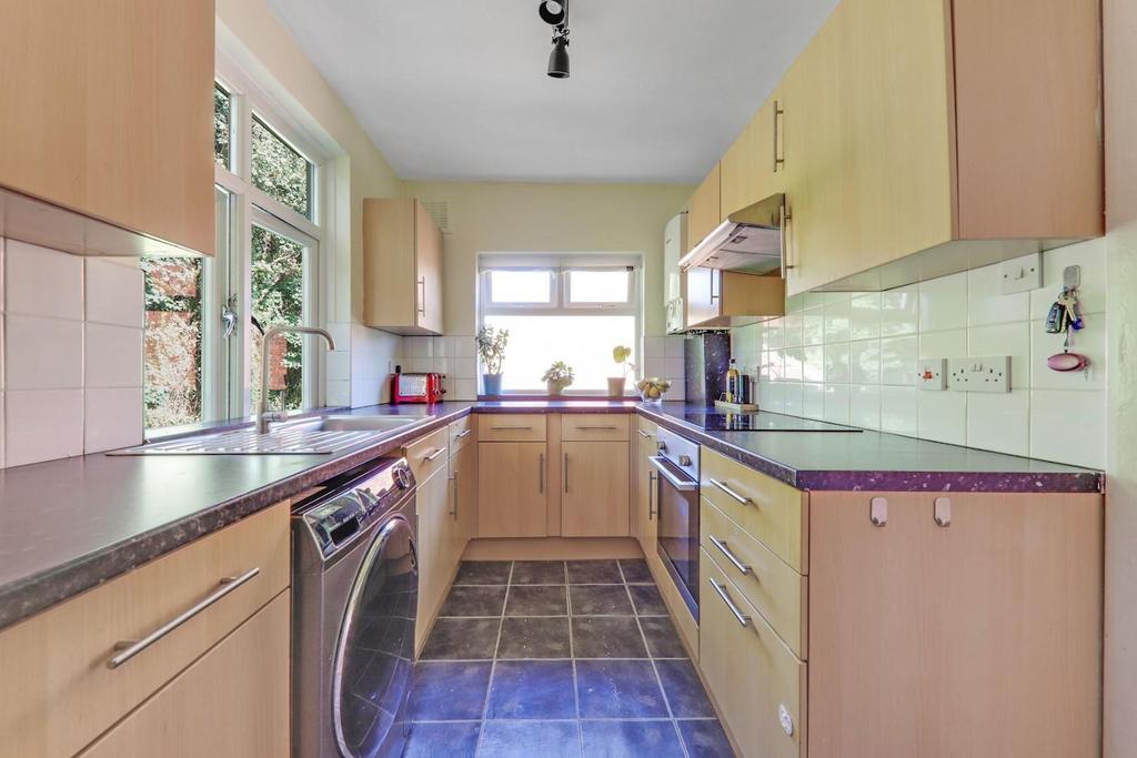 02-4d24 JHProp Wpen - 16 Ridgemount Close - 4-medium