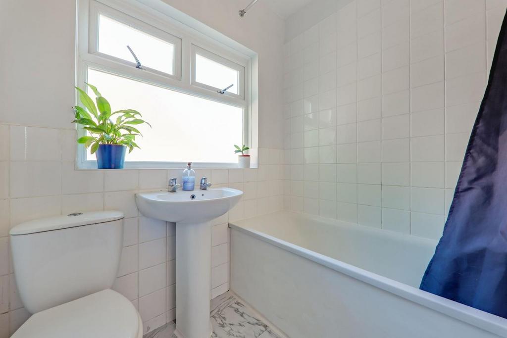 11-8858 JHProp Wpen - 16 Ridgemount Close - 31-mediu