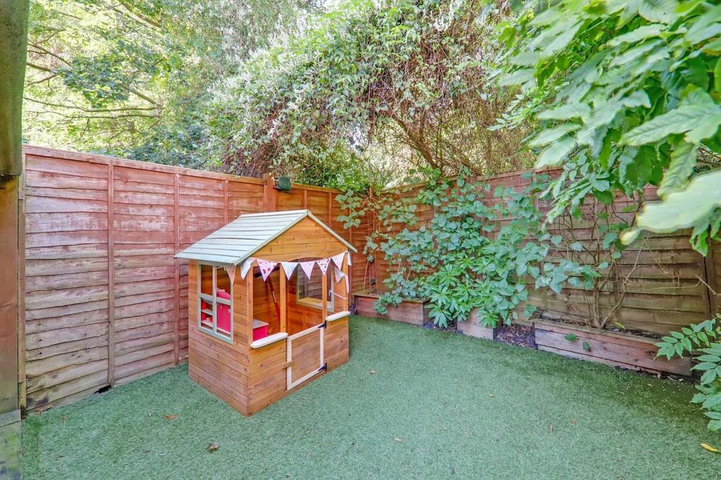 12-21c5 JHProp Wpen - 16 Ridgemount Close - 34-mediu