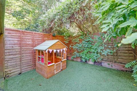 16 Ridgemount Close, London, SE20 8NJ