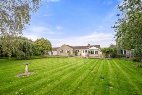 4 bedroom detached bungalow for sale, High Road, Grantham NG32