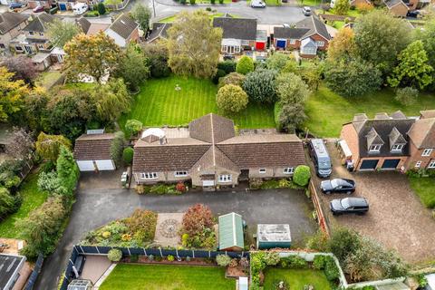 4 bedroom detached bungalow for sale, High Road, Grantham NG32