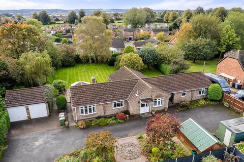 4 bedroom detached bungalow for sale, High Road, Grantham NG32