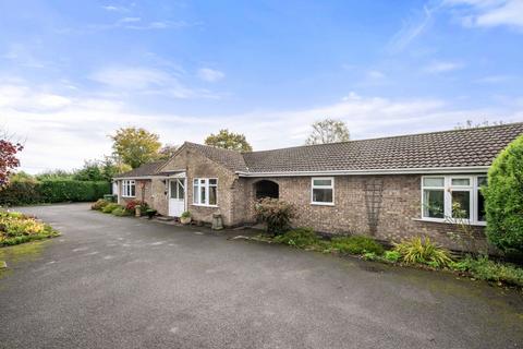 4 bedroom detached bungalow for sale, High Road, Grantham NG32