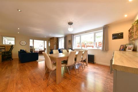 4 bedroom end of terrace house for sale, Ely Close, Stevenage