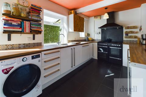 13 Lea Farm Road, Leeds, LS5 3PB