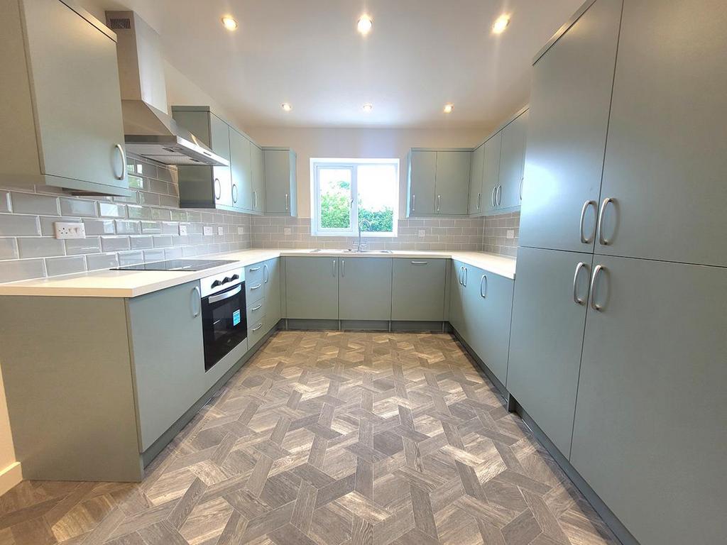 Oak-Bungalow-Kitchen-2-Primesave-Properties.jpg