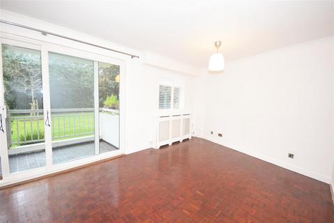 2 bedroom apartment to rent, Courtlands, Richmond