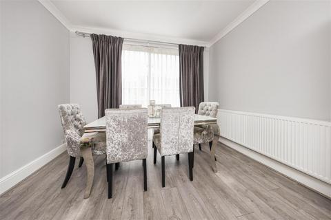 5 Downs View, Isleworth, TW7 5HF