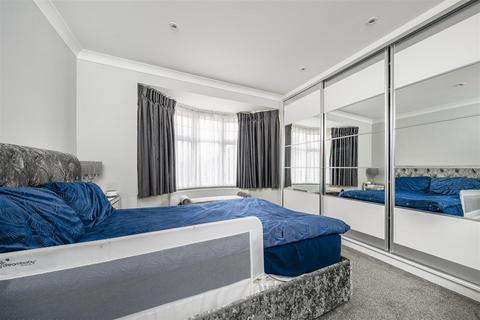 5 Downs View, Isleworth, TW7 5HF