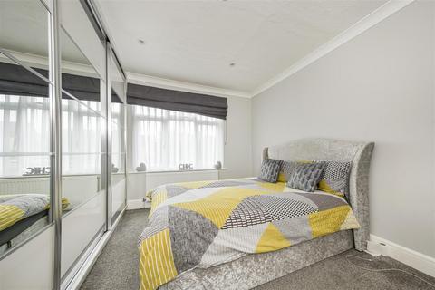 5 Downs View, Isleworth, TW7 5HF
