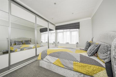 5 Downs View, Isleworth, TW7 5HF