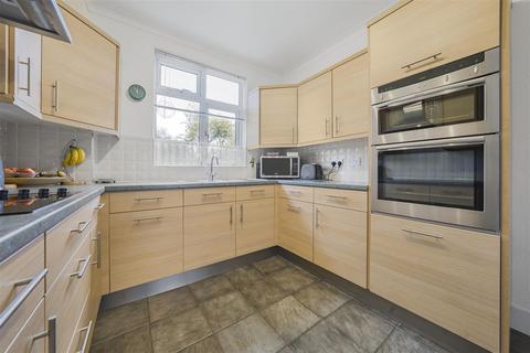 16 Downs View, Isleworth, TW7 5HF