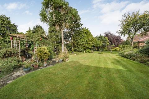 16 Downs View, Isleworth, TW7 5HF