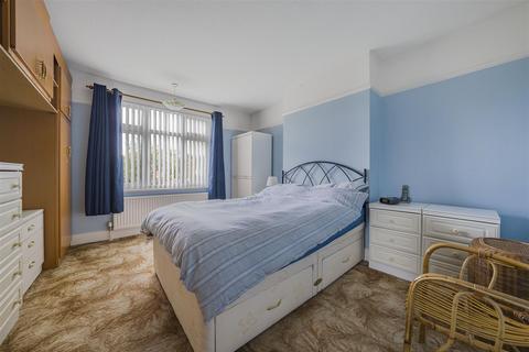 16 Downs View, Isleworth, TW7 5HF