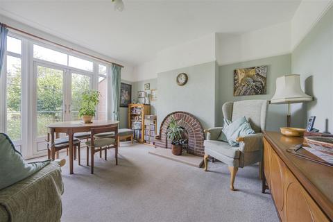 16 Downs View, Isleworth, TW7 5HF