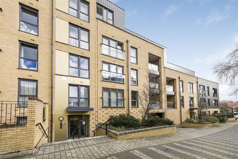 3 bedroom apartment for sale, London Road, Isleworth