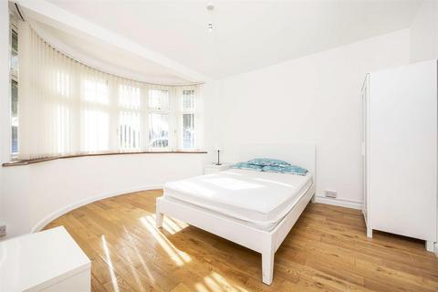 4 bedroom semi-detached house for sale, Great West Road, Hounslow