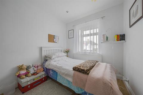 36 Syon Park Gardens, Isleworth, TW7 5NB