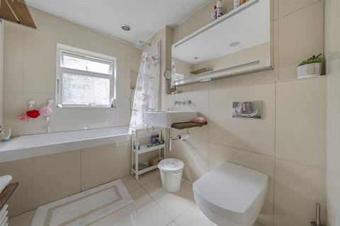 36 Syon Park Gardens, Isleworth, TW7 5NB