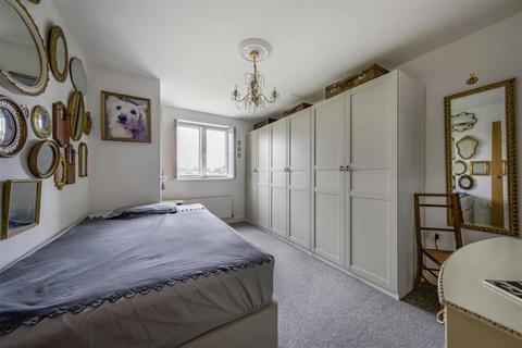 1 bedroom apartment for sale, Wood Lane, Isleworth