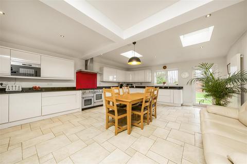 4 bedroom detached house for sale, Alderney Avenue, Osterley