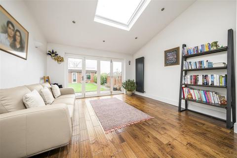 17 Alderney Avenue, Hounslow, TW5 0QN