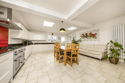 17 Alderney Avenue, Hounslow, TW5 0QN
