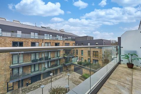 17, Swan Court Swan Street, Isleworth, TW7 6XW