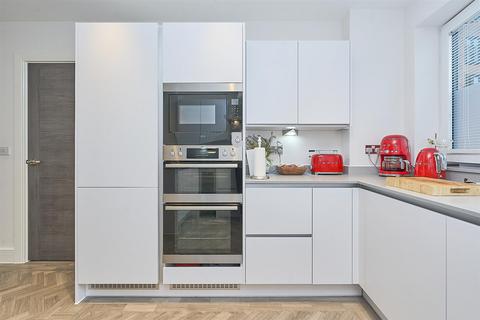 17, Swan Court Swan Street, Isleworth, TW7 6XW