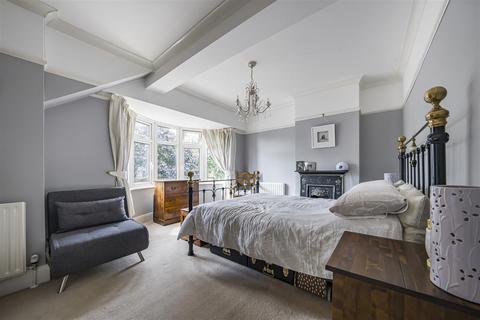 24 Brantwood Avenue, Isleworth, TW7 7EX