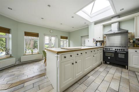 24 Brantwood Avenue, Isleworth, TW7 7EX